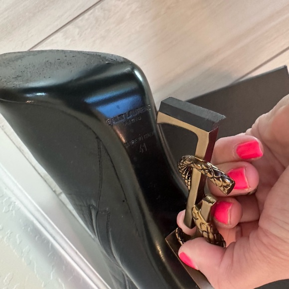 Saint Laurent Opyum Leather Booties - Picture 11 of 13